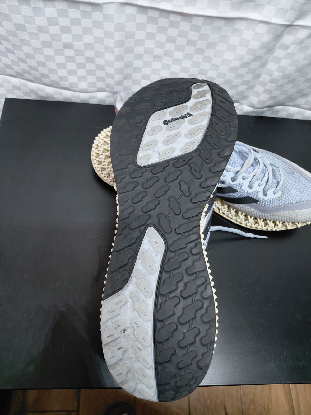 Adidas Men's Light Gray Running Shoes with Coral Accents - Picture 8 of 8